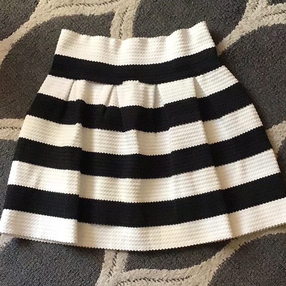 Neslay Designer Black & White Stripped skirt - Picture 1 of 2